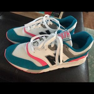 New Balance men’s 8- women’s 9.5